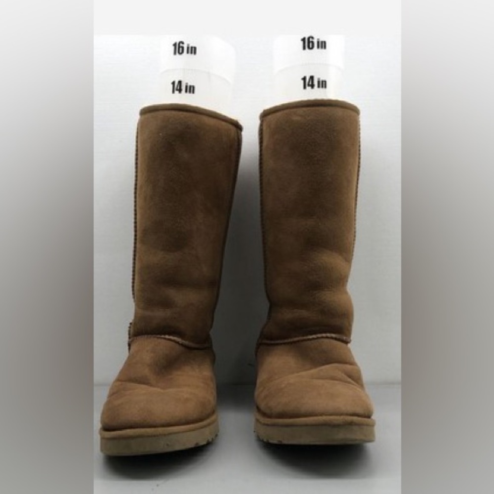 UGG Women’s Classic Tall Brown Suede Round Toe Pull-on Snow Boots, size 10